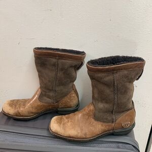 Ugg brown leather and suade booties Size 5 good preloved condition a few scuffs